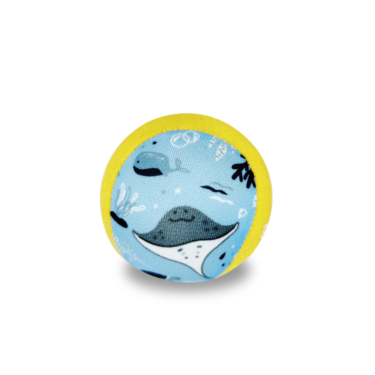 水上漂浮彈力球插畫面，印有魟魚和海洋動物
