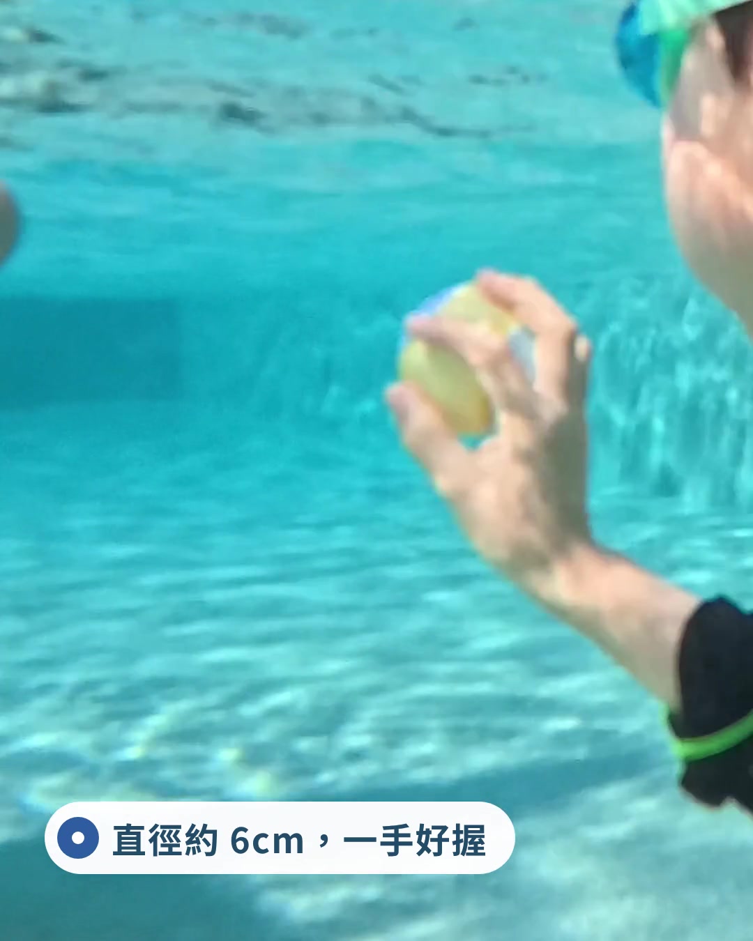 水上漂浮彈力球實拍：泳池和海邊丟球、接球，球浮在水面上